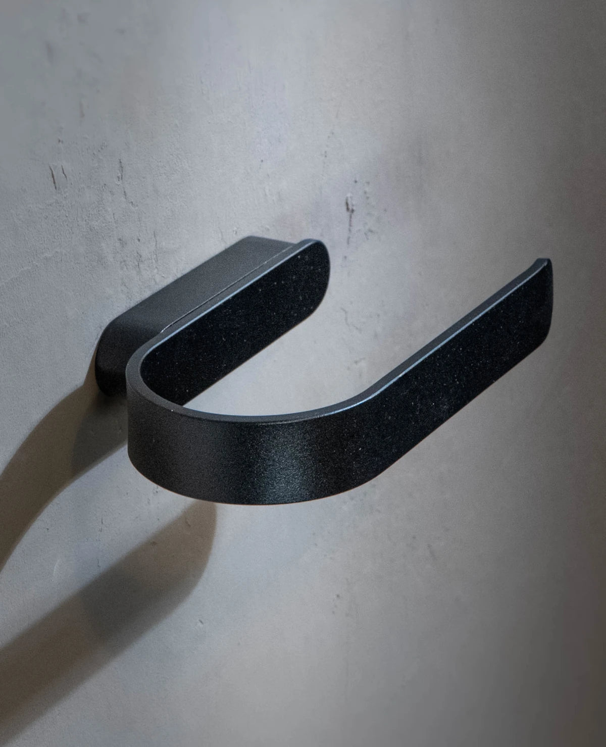 TAVO – Minimalistischer Toilettenpapierhalter für moderne Badezimmer