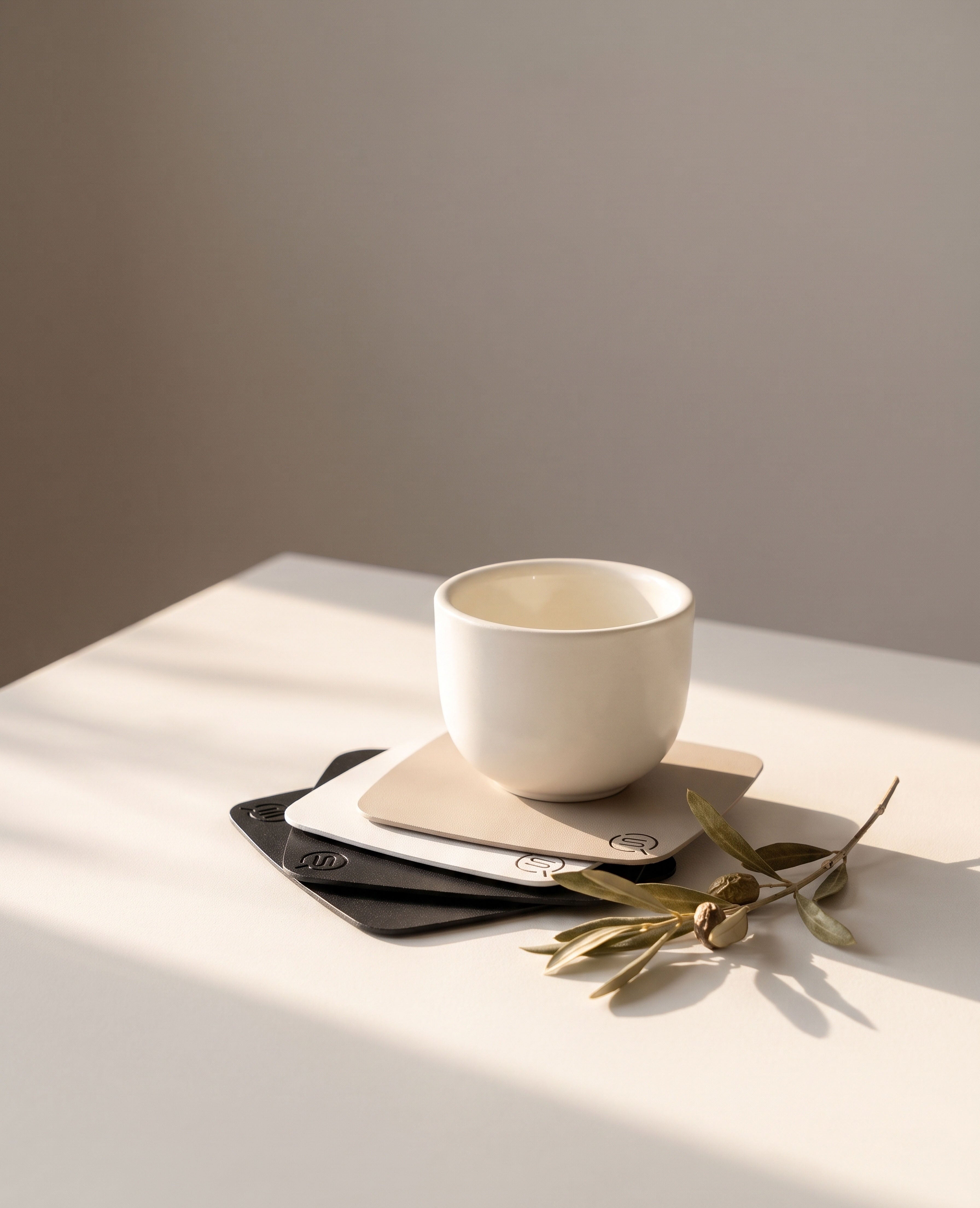 PLAZA – Design-Untersetzer aus Metall