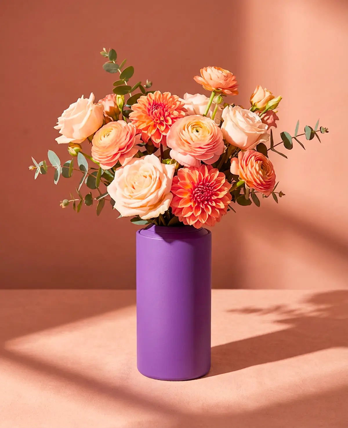 FLOARE – Minimalistische Metallvase für Einzelblumen oder Sträuße, modular und funktional